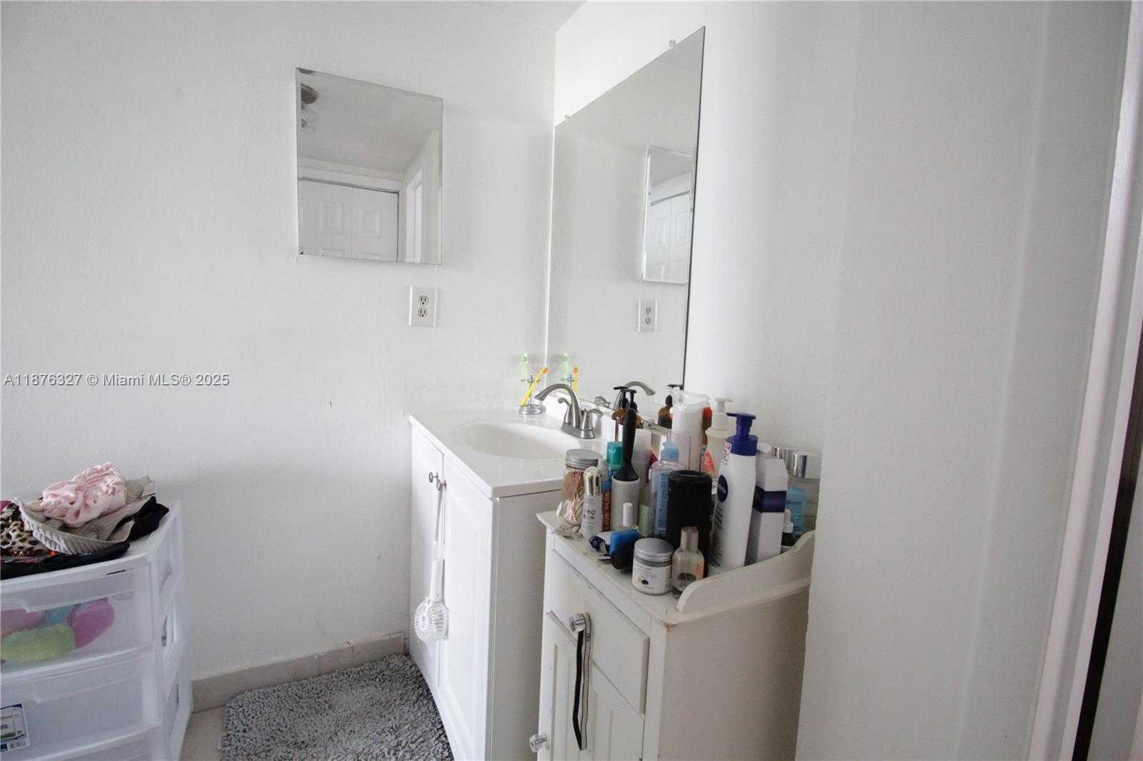 Small Image of 1591 NORTH EAST MIAMI GARDENS DR #302, Miami Number 8