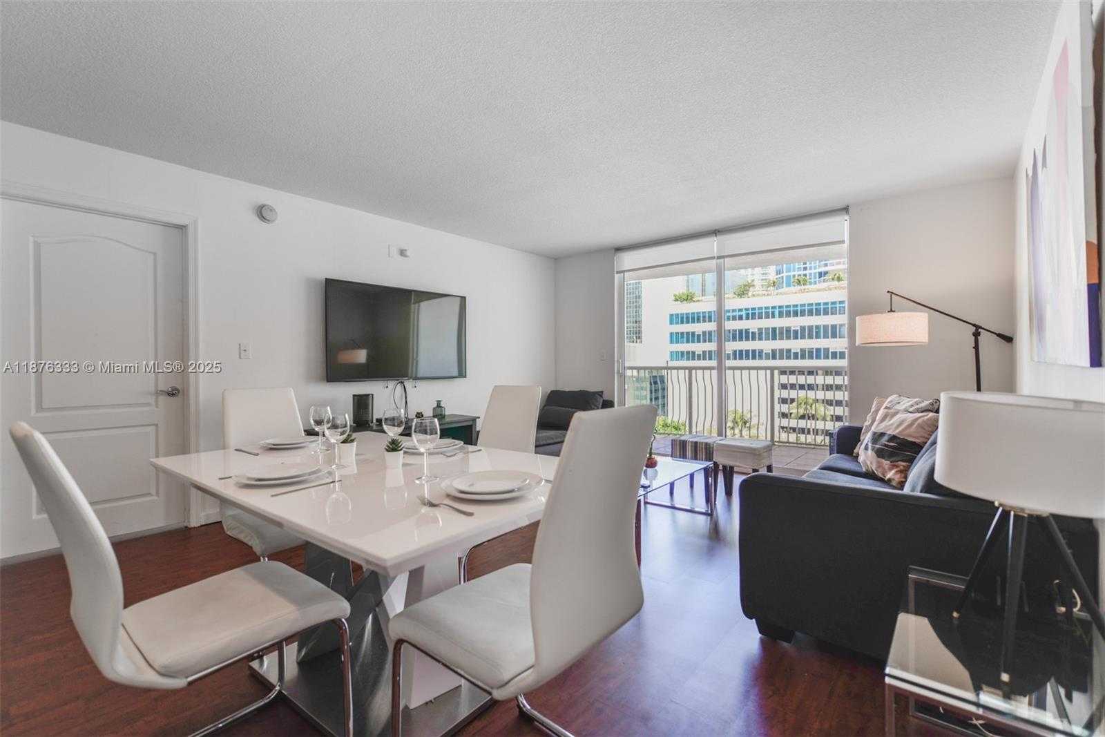 Small Image of 1200 BRICKELL BAY DR #1720, Miami Number 12