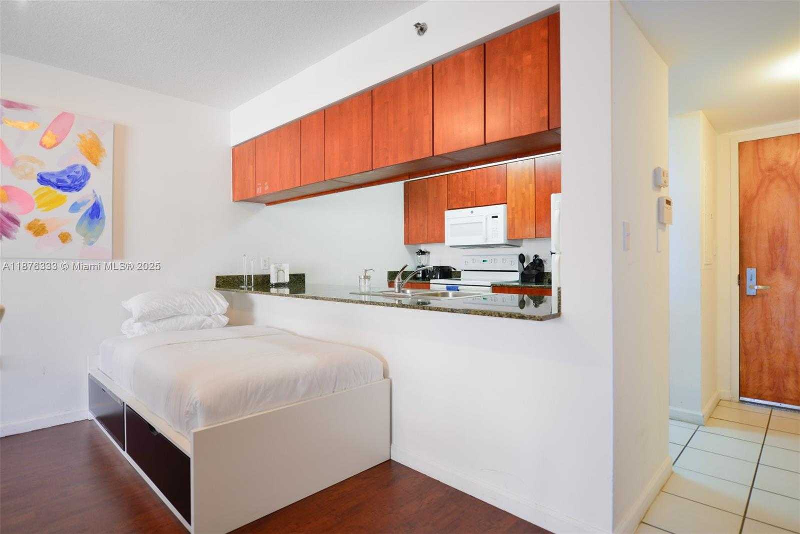 Small Image of 1200 BRICKELL BAY DR #1720, Miami Number 15
