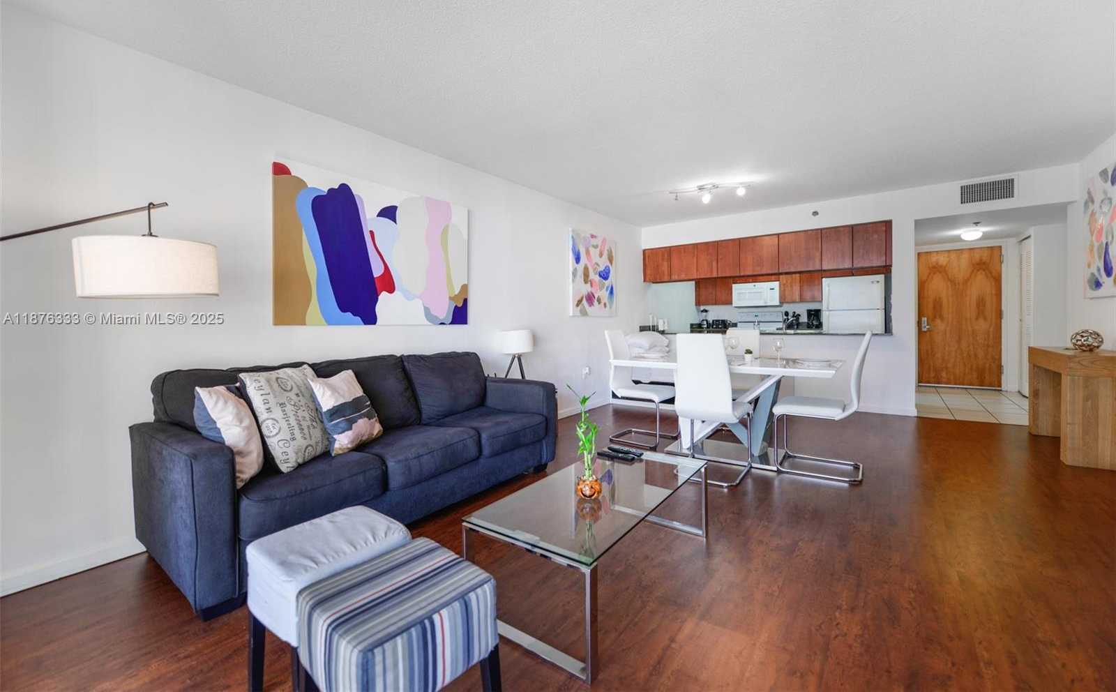 Small Image of 1200 BRICKELL BAY DR #1720, Miami Number 16