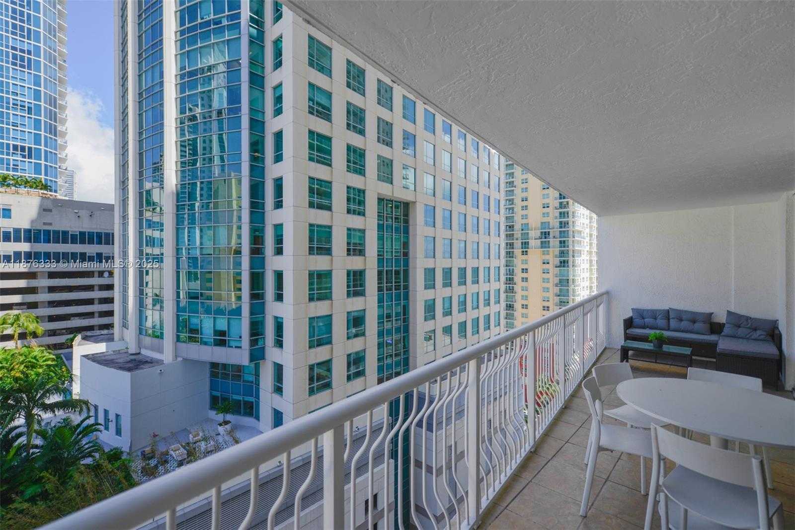 Small Image of 1200 BRICKELL BAY DR #1720, Miami Number 19
