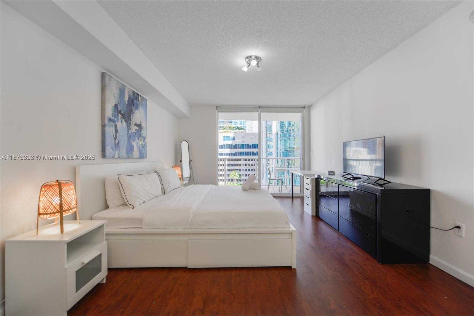 Small Image of 1200 BRICKELL BAY DR #1720, Miami Number 3
