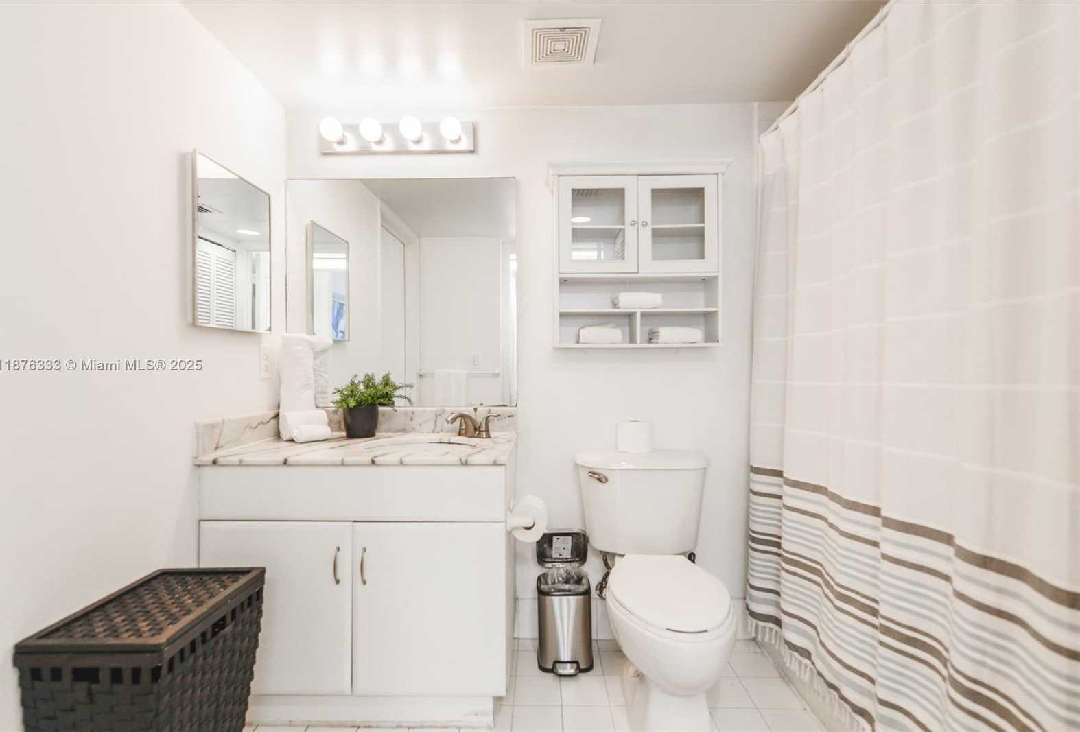 Small Image of 1200 BRICKELL BAY DR #1720, Miami Number 6