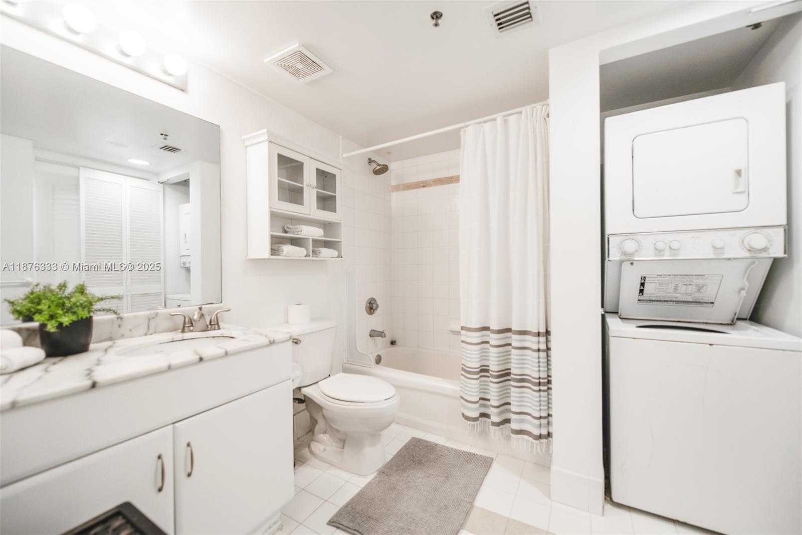 Small Image of 1200 BRICKELL BAY DR #1720, Miami Number 7