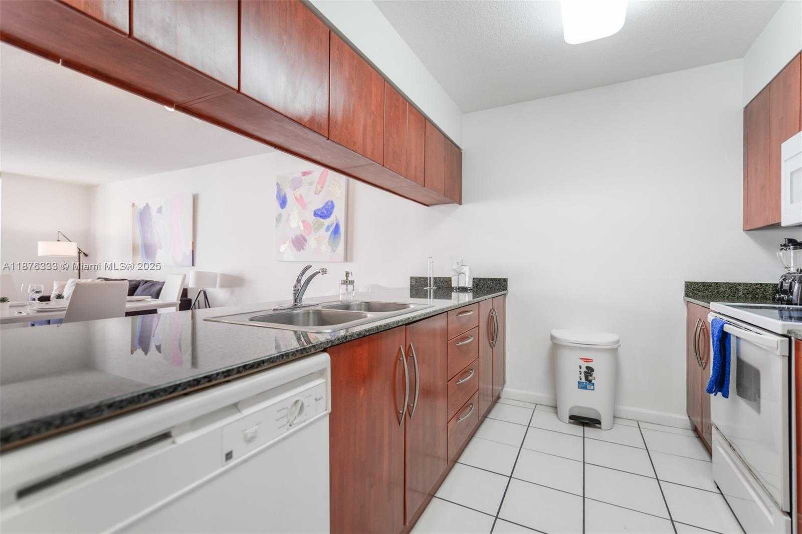 Small Image of 1200 BRICKELL BAY DR #1720, Miami Number 8