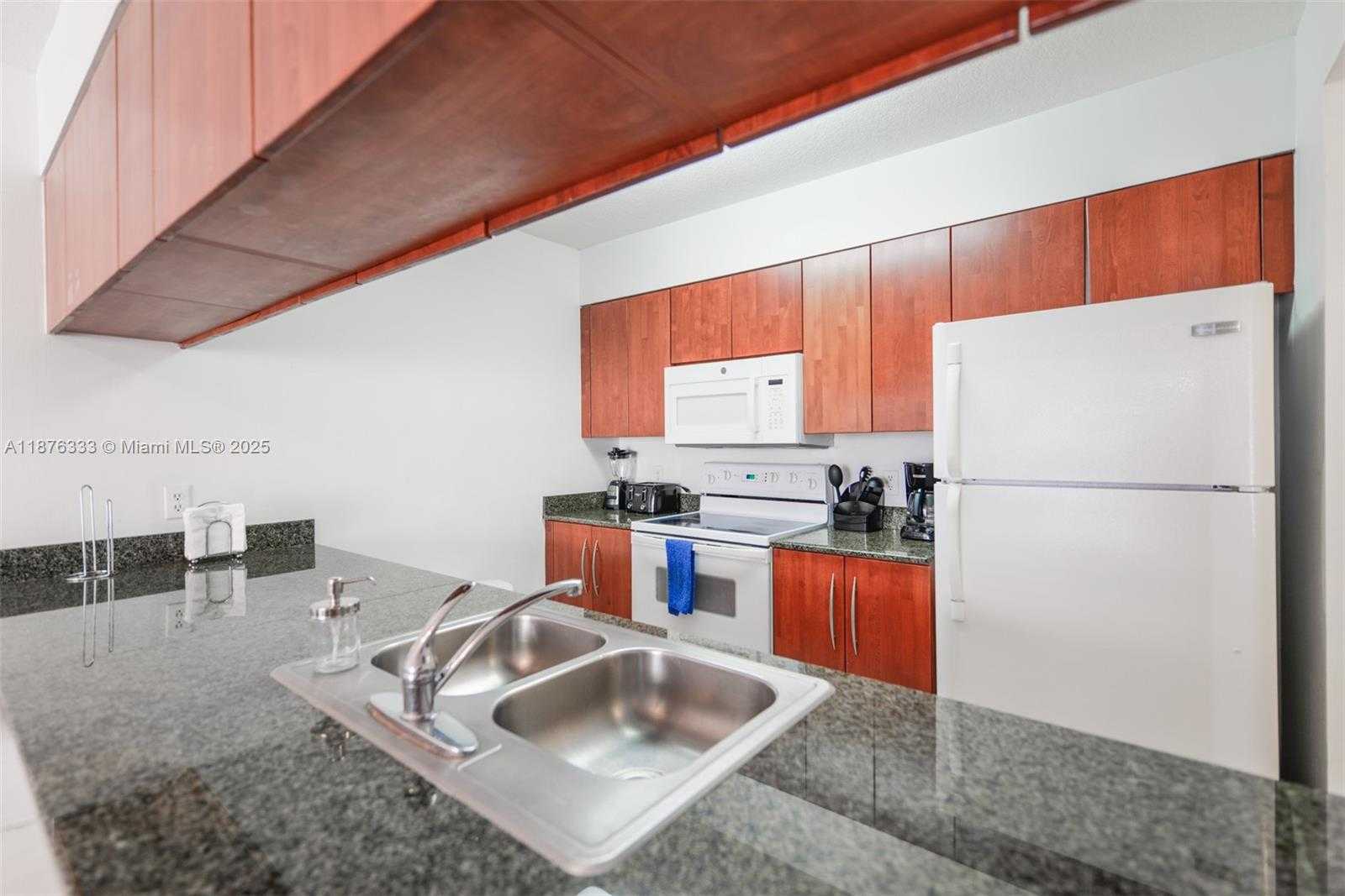 Small Image of 1200 BRICKELL BAY DR #1720, Miami Number 9