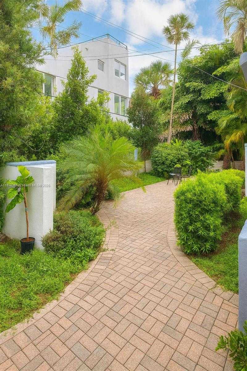 Small Image of 1557 MERIDIAN AVE #105, Miami Beach Number 17