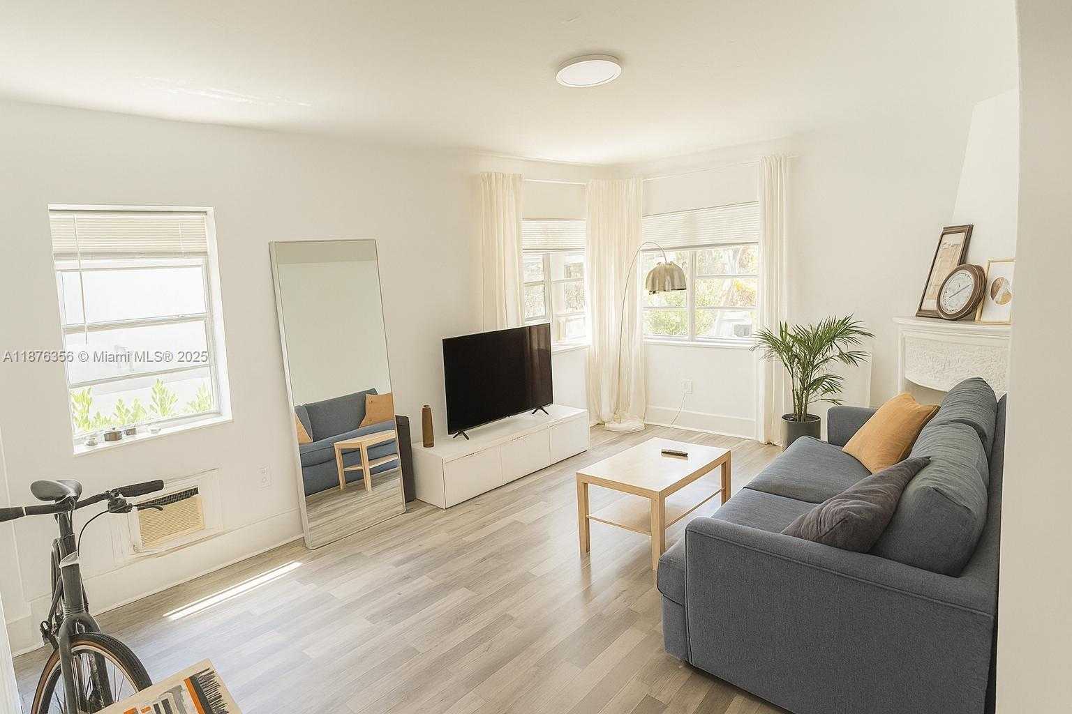 Small Image of 1557 MERIDIAN AVE #105, Miami Beach Number 3