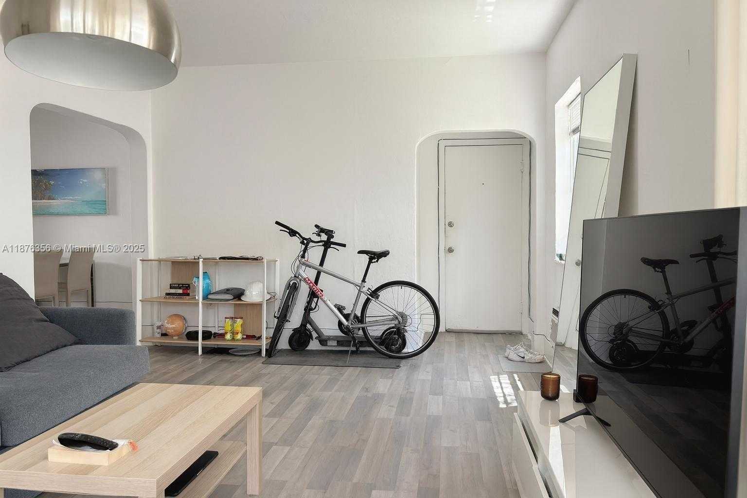 Small Image of 1557 MERIDIAN AVE #105, Miami Beach Number 6