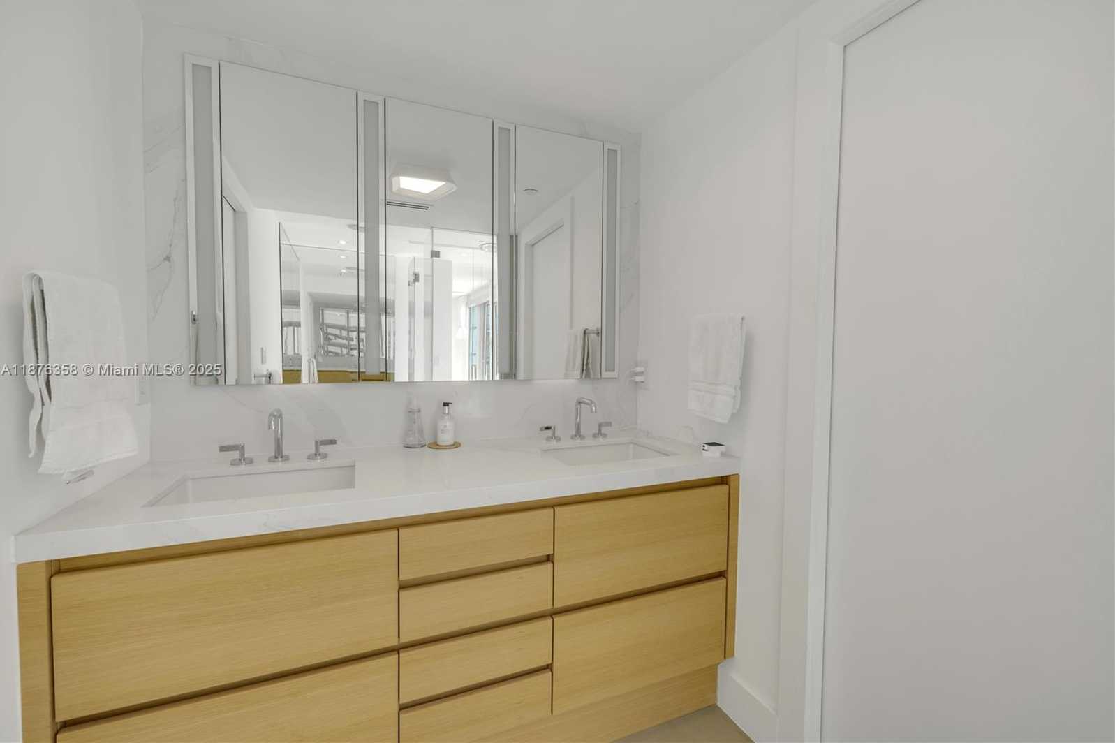 Small Image of 3739 COLLINS AVE #N-501, Miami Beach Number 13