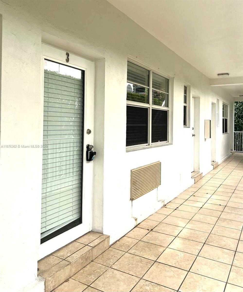 Small Image of 7510 CARLYLE AVE #3, Miami Beach Number 11
