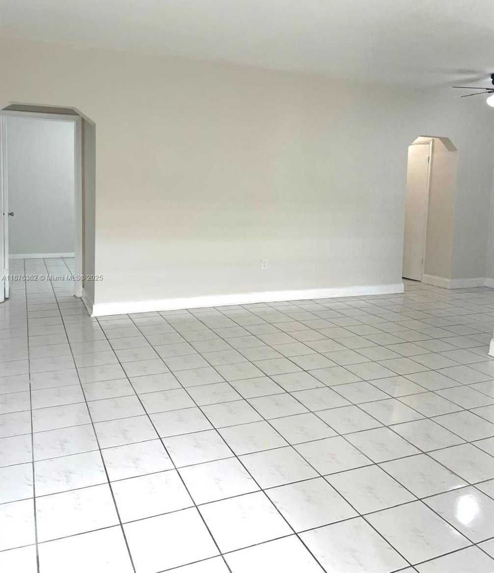 Small Image of 7510 CARLYLE AVE #3, Miami Beach Number 2