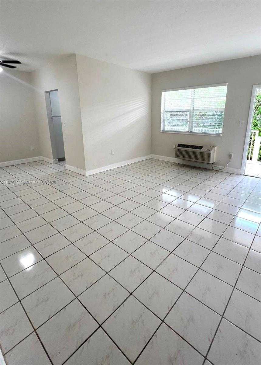 Small Image of 7510 CARLYLE AVE #3, Miami Beach Number 3