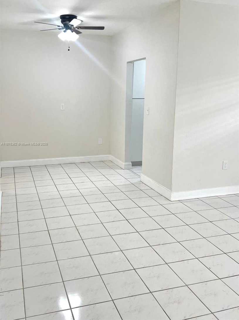 Small Image of 7510 CARLYLE AVE #3, Miami Beach Number 4