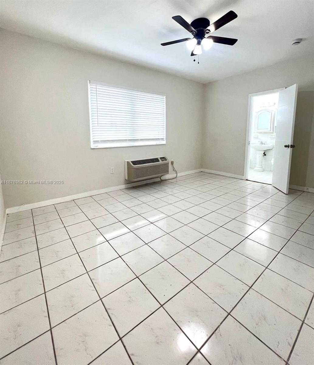 Small Image of 7510 CARLYLE AVE #3, Miami Beach Number 9