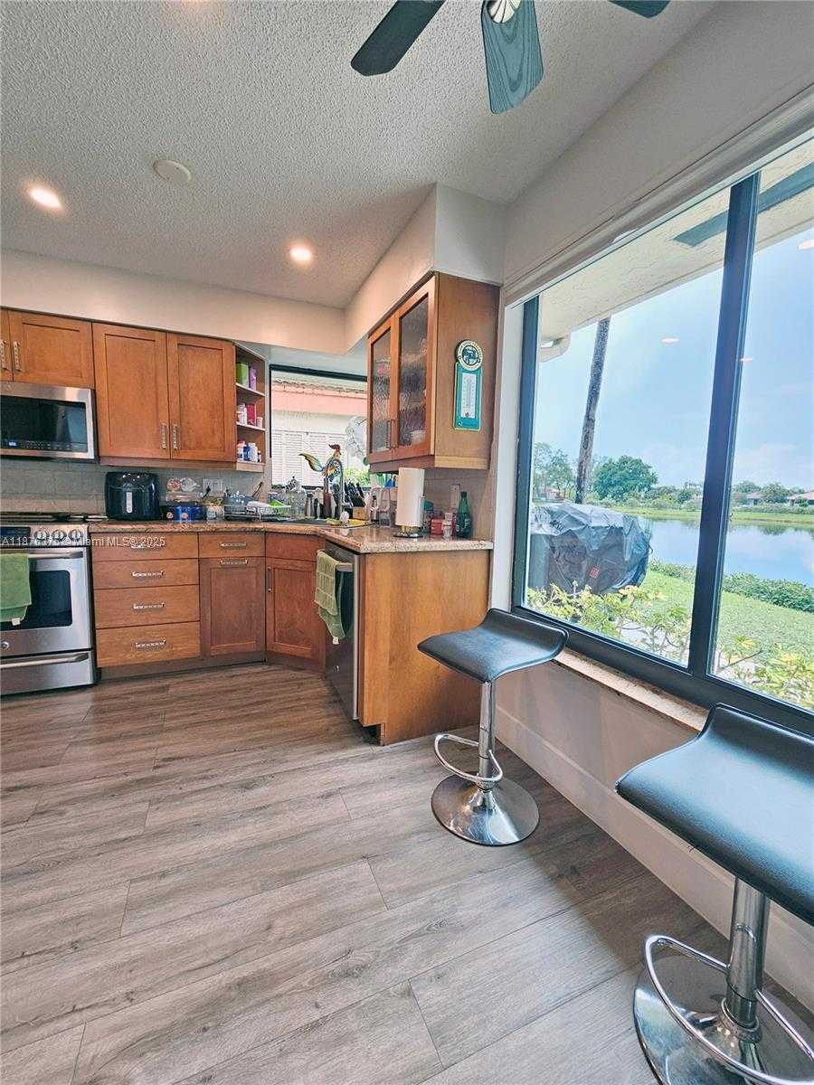 Small Image of 3483 EMERALD OAKS DR #1701, Hollywood Number 11