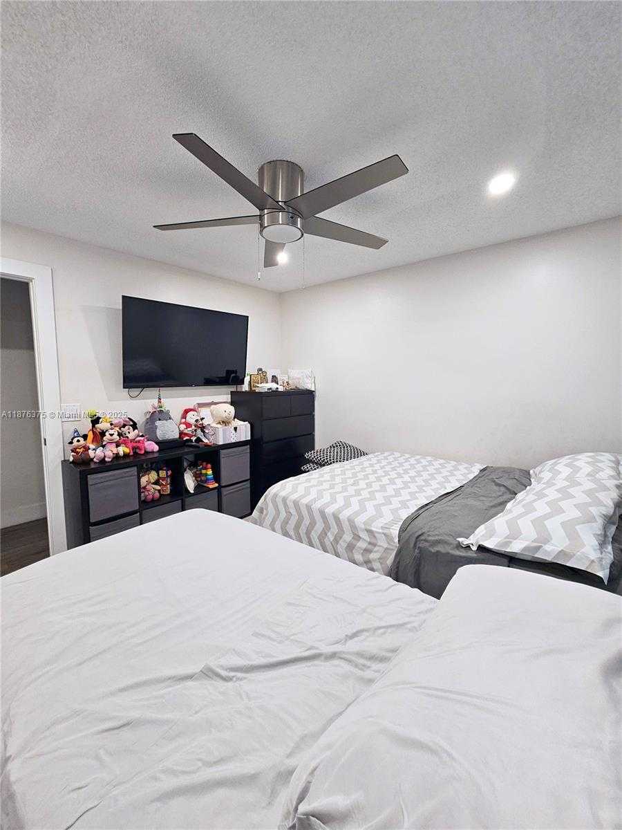 Small Image of 3483 EMERALD OAKS DR #1701, Hollywood Number 14