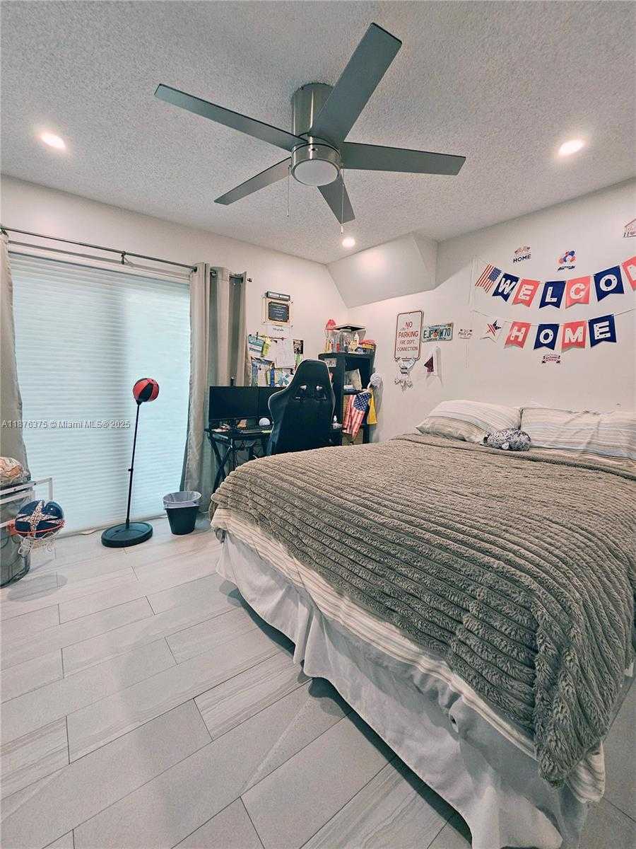 Small Image of 3483 EMERALD OAKS DR #1701, Hollywood Number 16