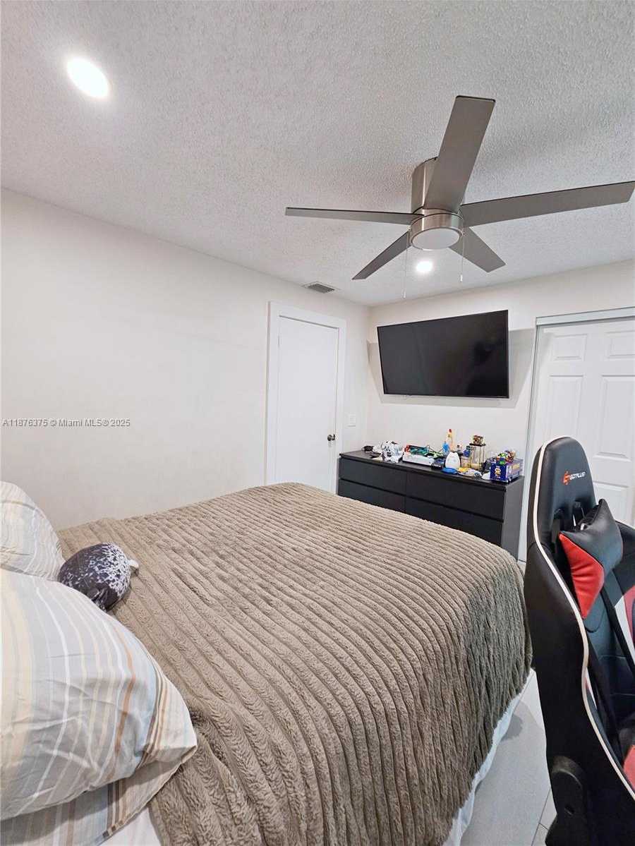 Small Image of 3483 EMERALD OAKS DR #1701, Hollywood Number 18
