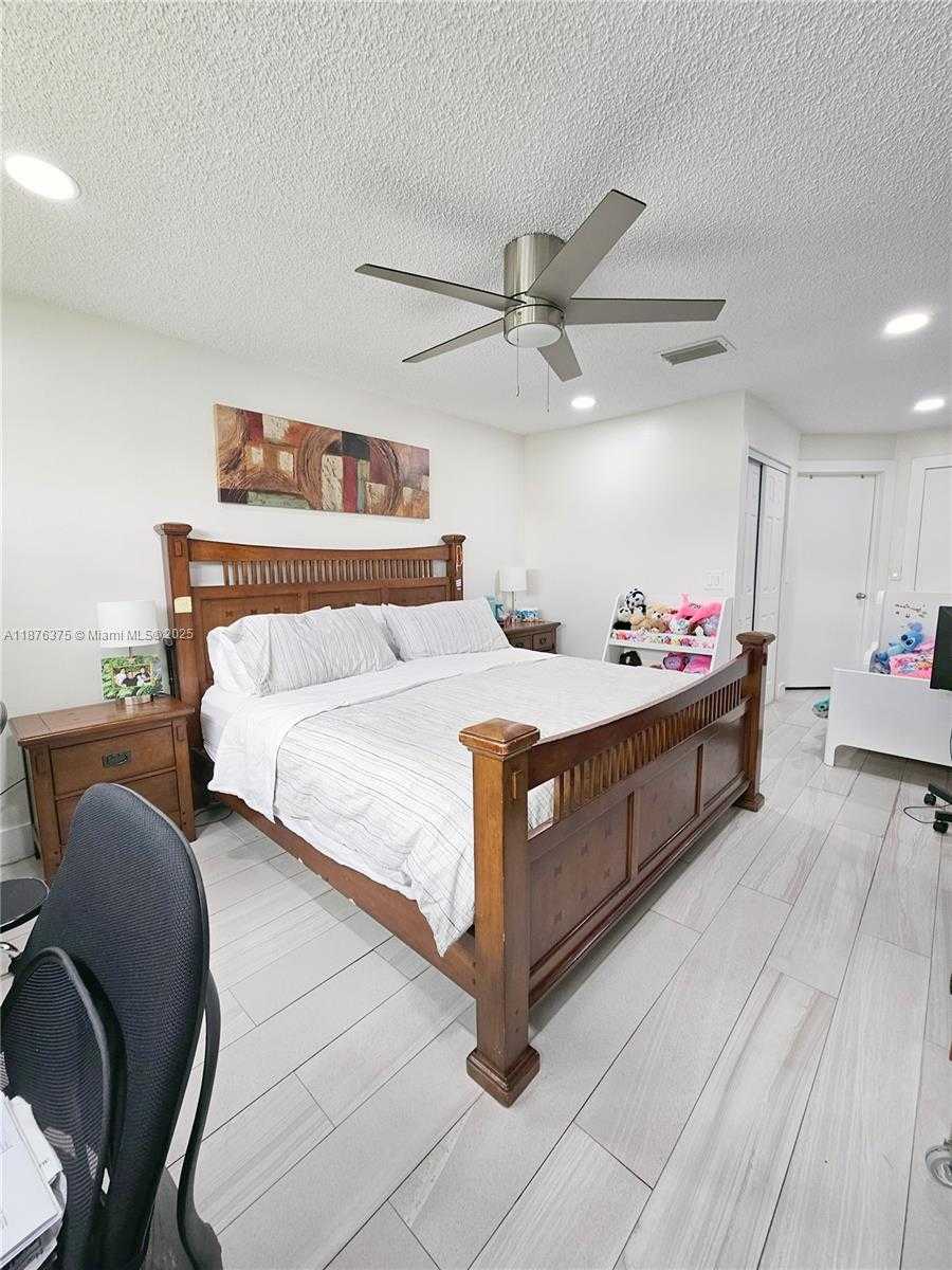 Small Image of 3483 EMERALD OAKS DR #1701, Hollywood Number 20