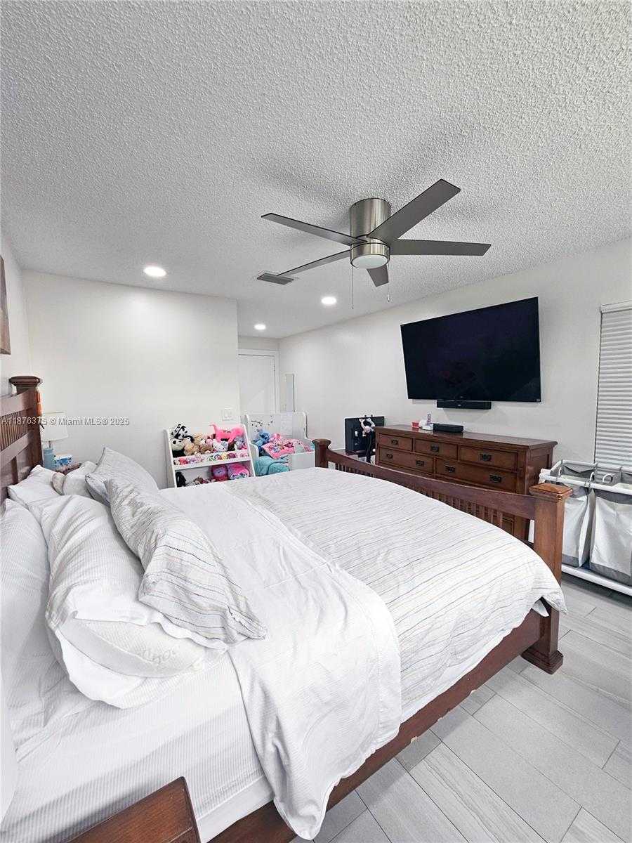 Small Image of 3483 EMERALD OAKS DR #1701, Hollywood Number 22