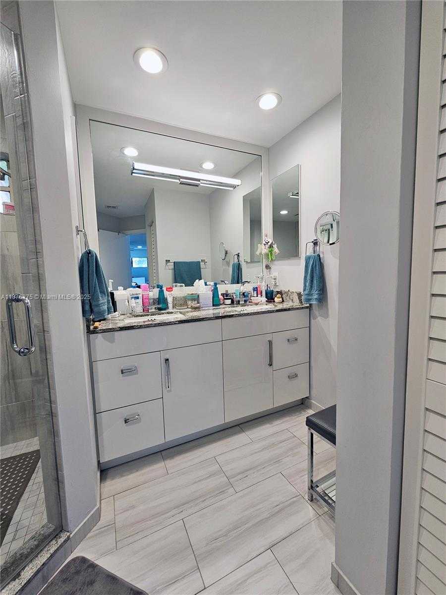Small Image of 3483 EMERALD OAKS DR #1701, Hollywood Number 24