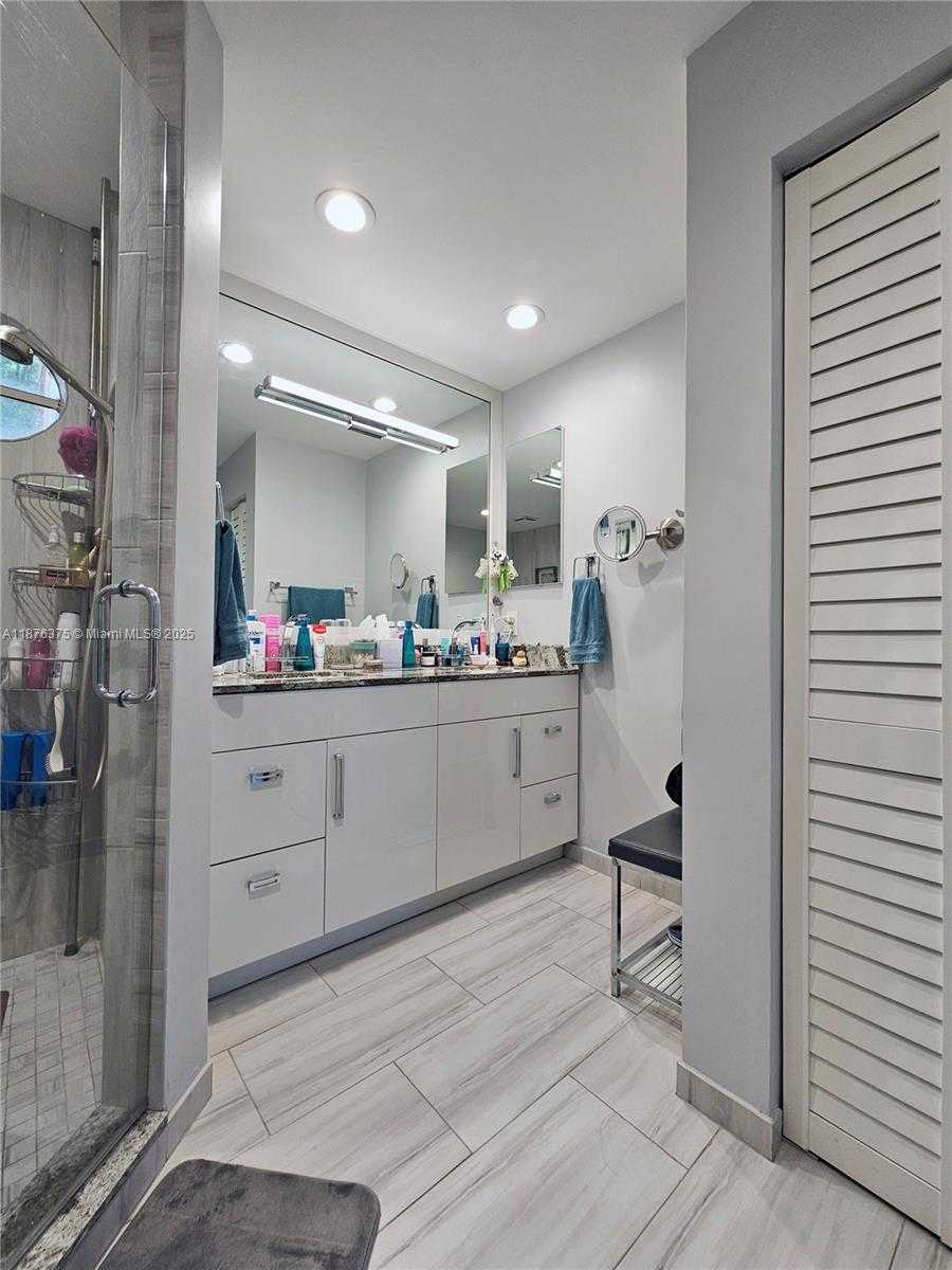 Small Image of 3483 EMERALD OAKS DR #1701, Hollywood Number 25