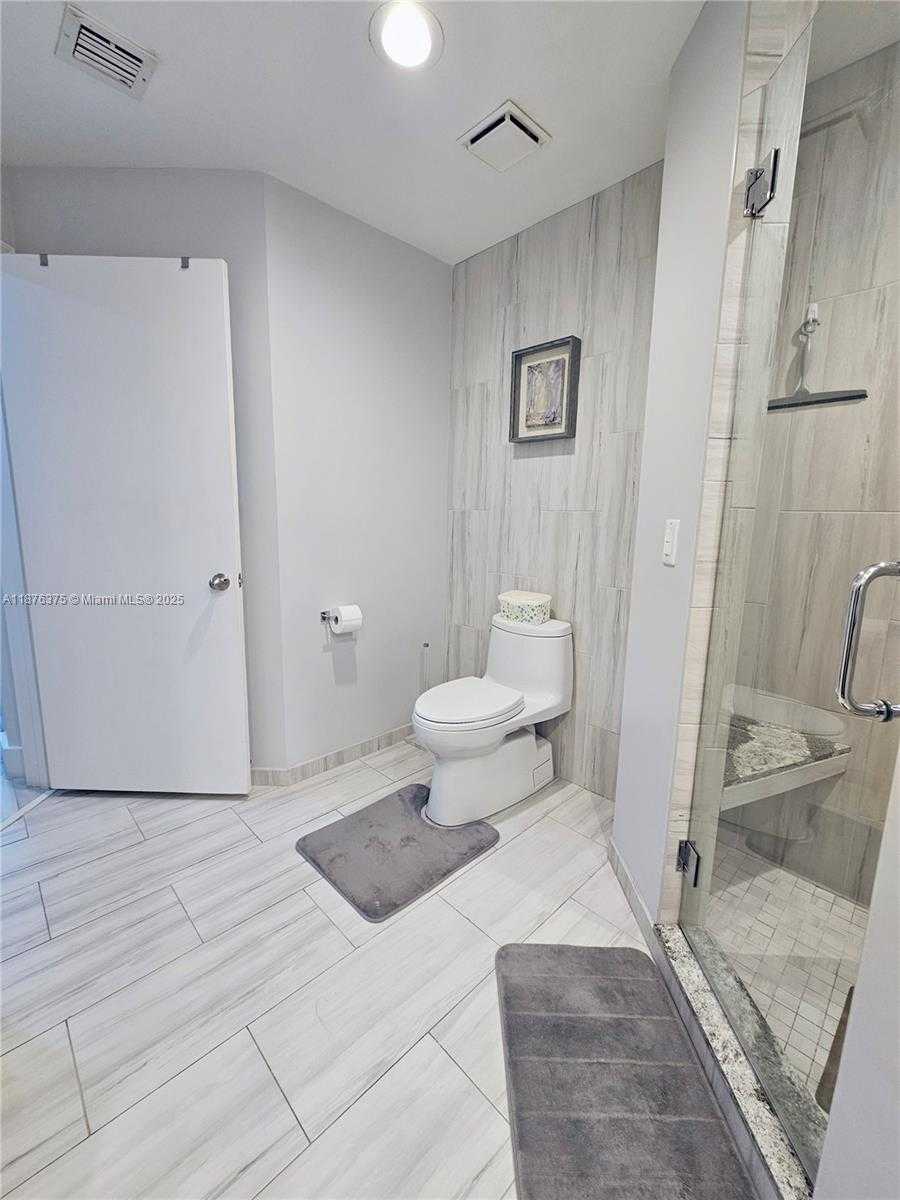 Small Image of 3483 EMERALD OAKS DR #1701, Hollywood Number 26