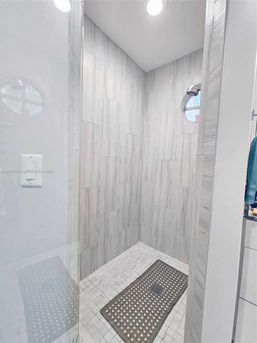 Small Image of 3483 EMERALD OAKS DR #1701, Hollywood Number 27