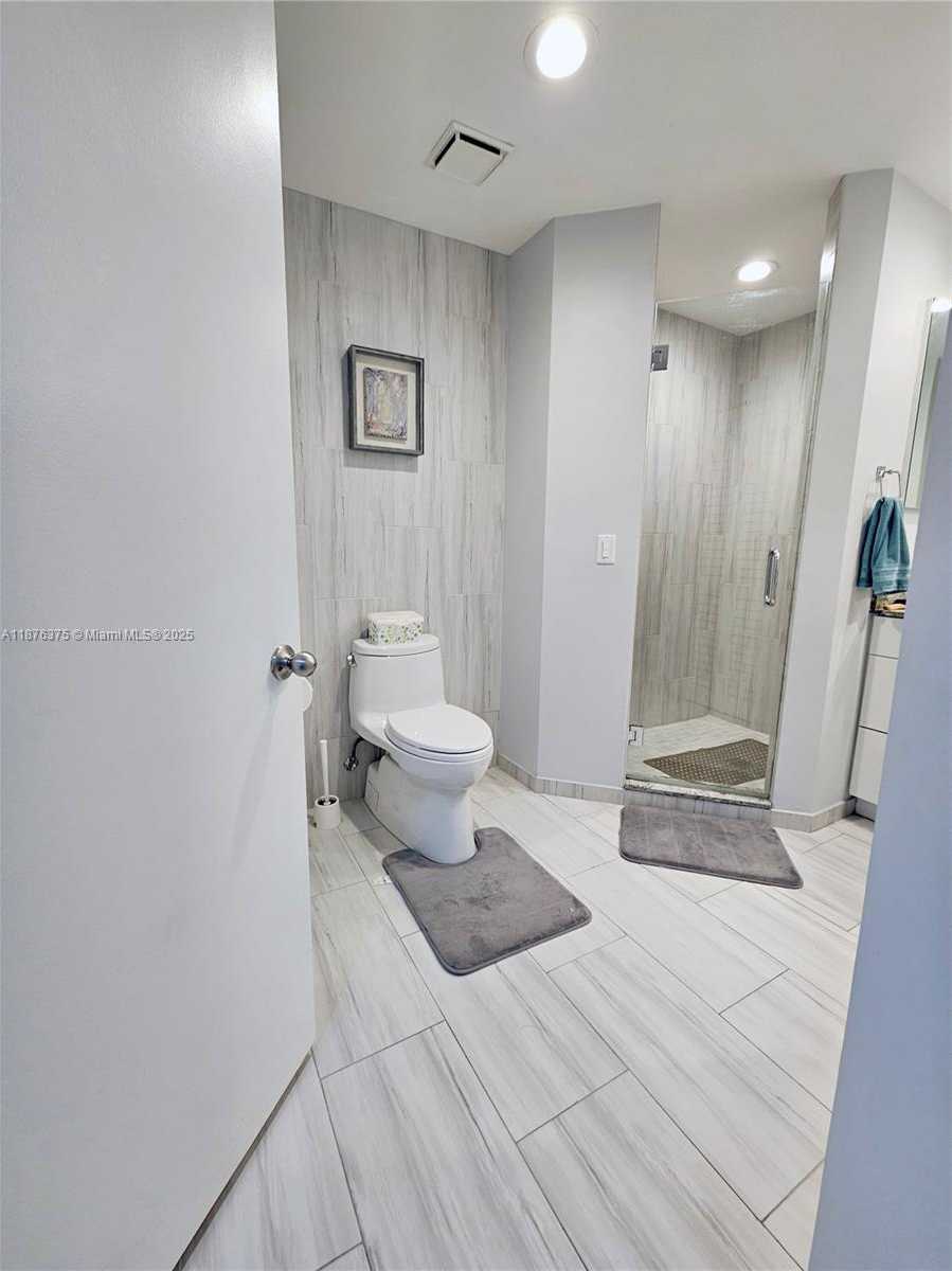 Small Image of 3483 EMERALD OAKS DR #1701, Hollywood Number 28