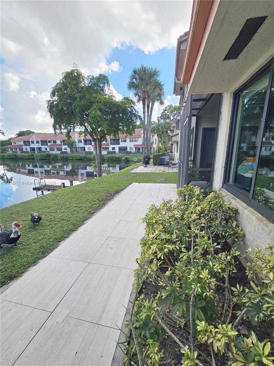Small Image of 3483 EMERALD OAKS DR #1701, Hollywood Number 32