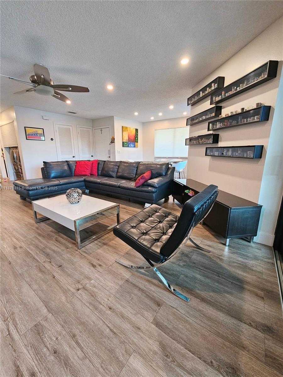 Small Image of 3483 EMERALD OAKS DR #1701, Hollywood Number 4