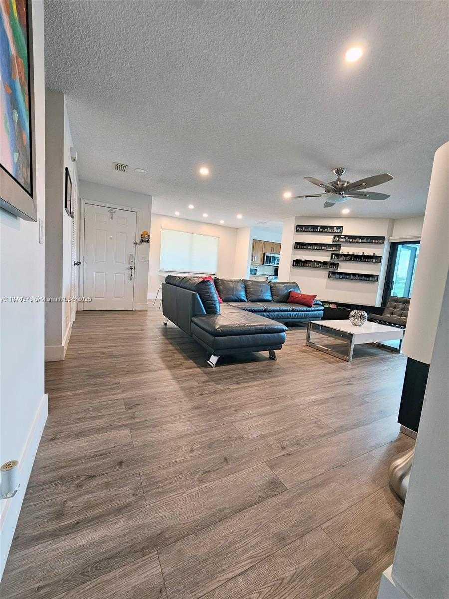 Small Image of 3483 EMERALD OAKS DR #1701, Hollywood Number 5