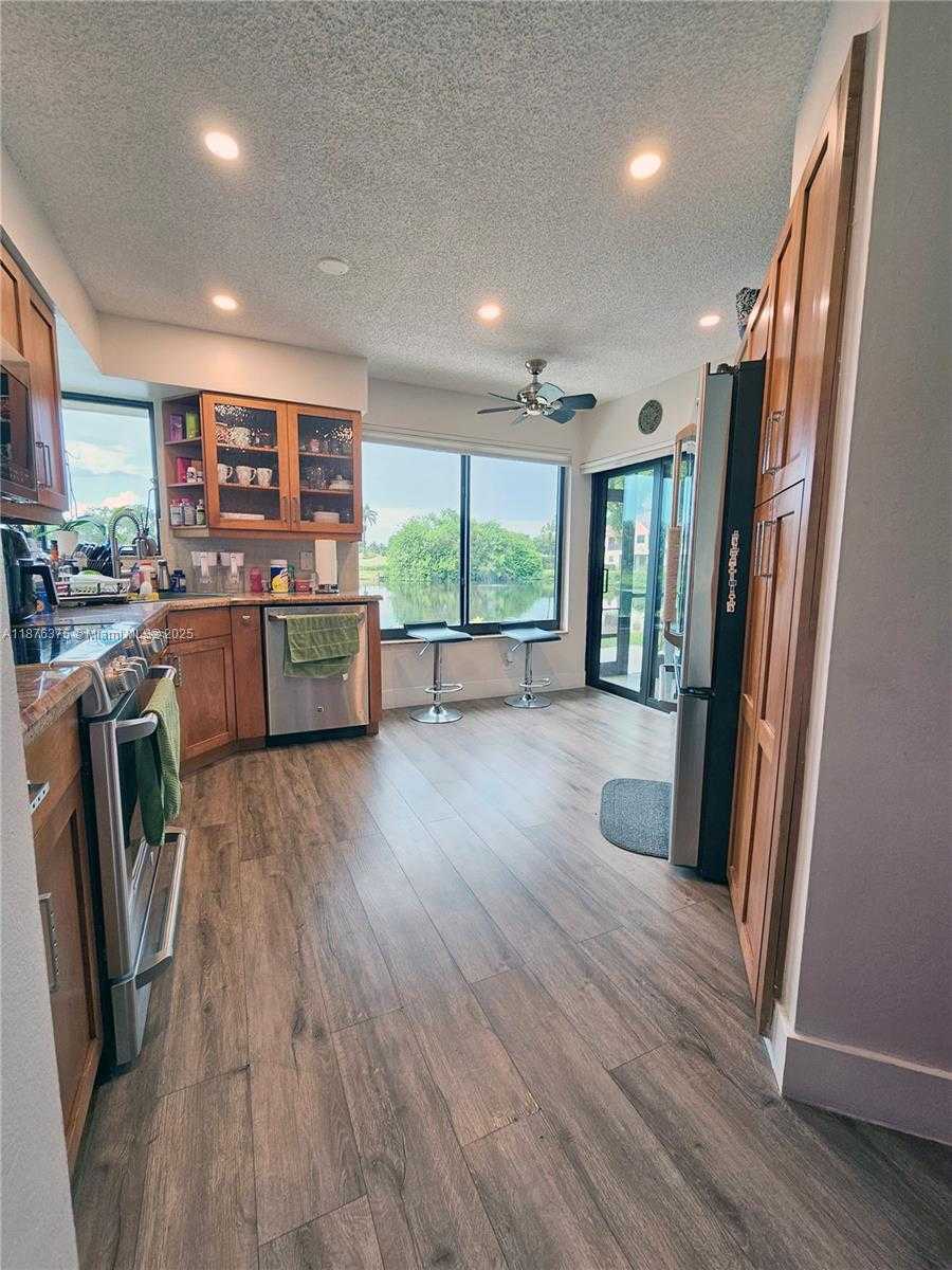 Small Image of 3483 EMERALD OAKS DR #1701, Hollywood Number 7