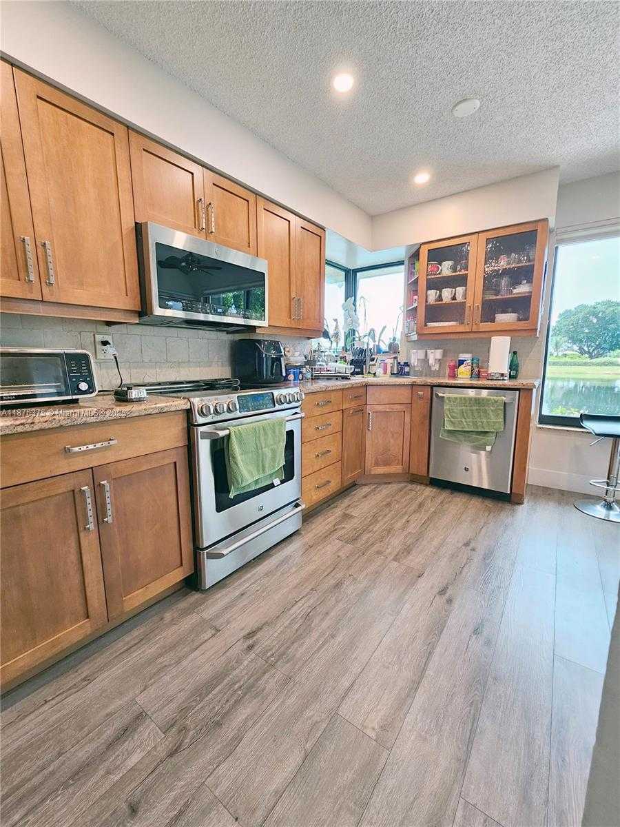 Small Image of 3483 EMERALD OAKS DR #1701, Hollywood Number 8