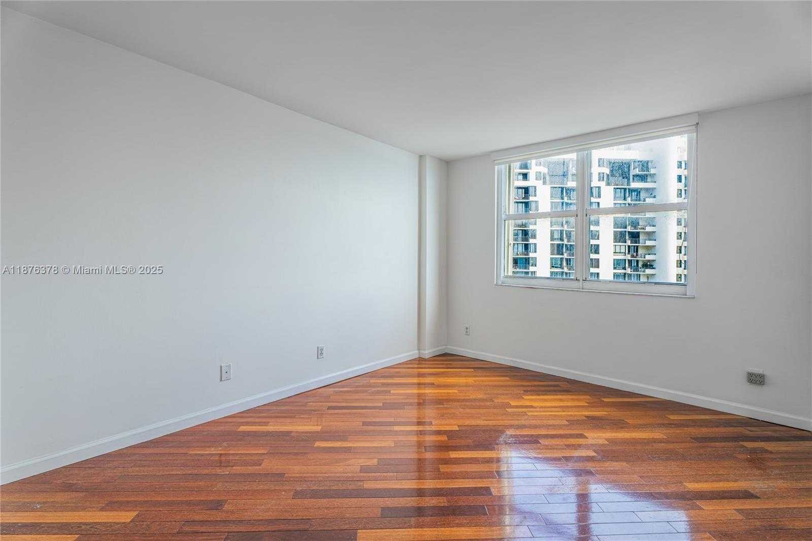 Small Image of 770 CLAUGHTON ISLAND DR #1603, Miami Number 13