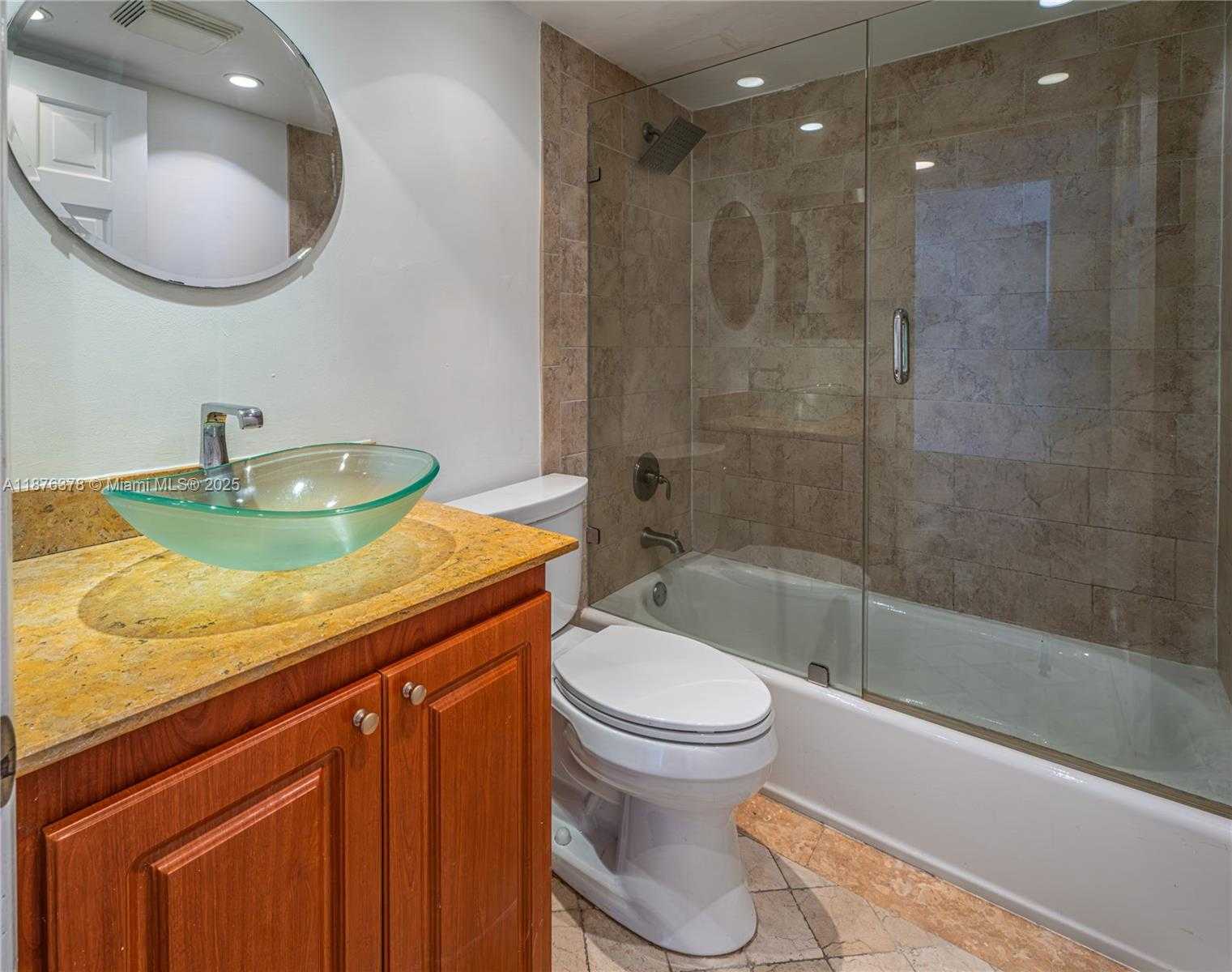 Small Image of 770 CLAUGHTON ISLAND DR #1603, Miami Number 14