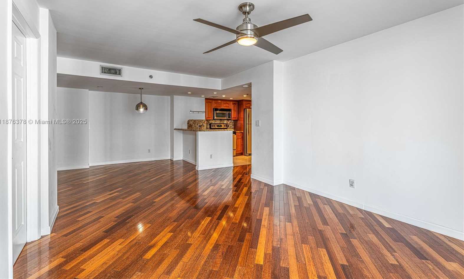 Small Image of 770 CLAUGHTON ISLAND DR #1603, Miami Number 4