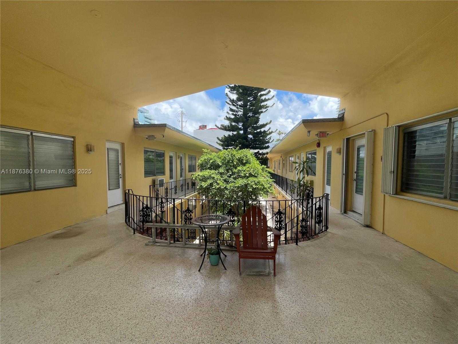 Small Image of 65 WASHINGTON AVE #6, Miami Beach Number 2