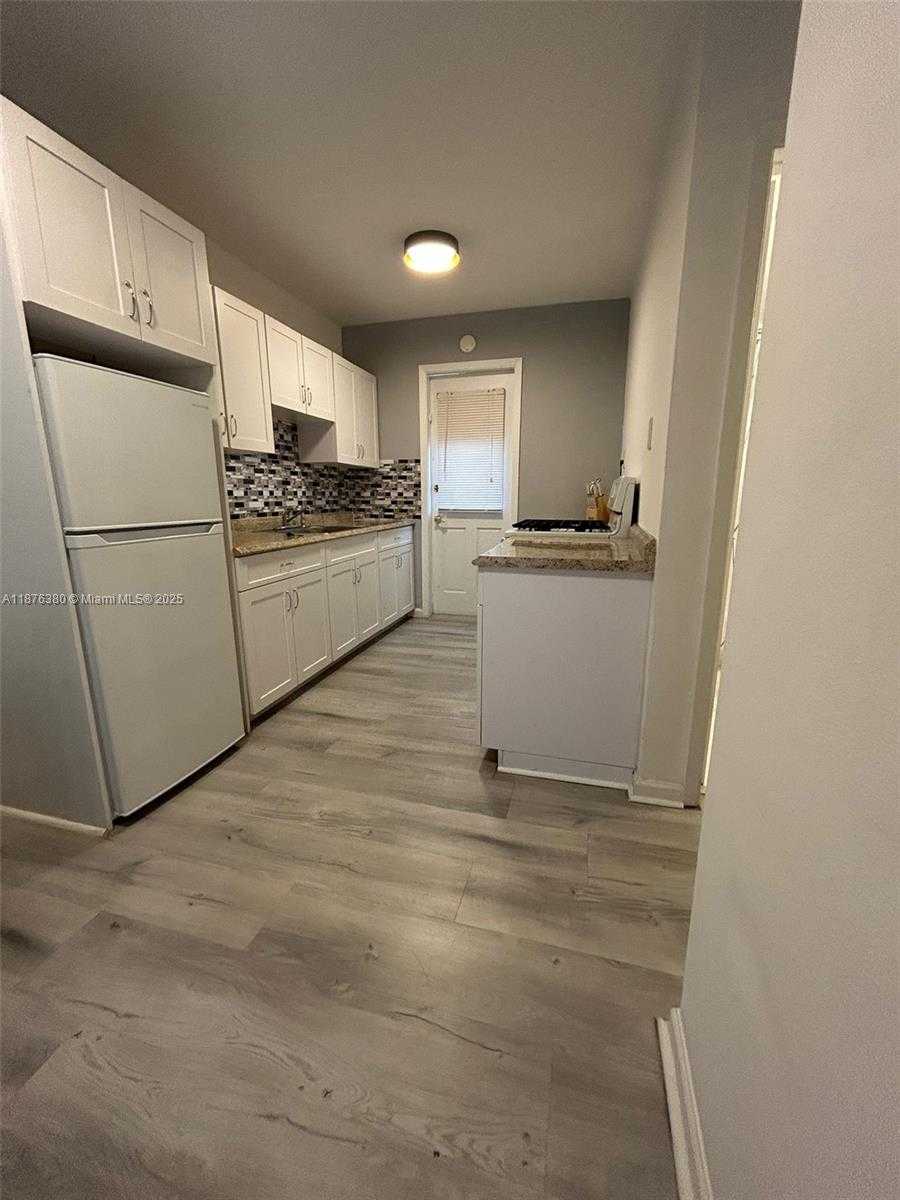 Small Image of 65 WASHINGTON AVE #6, Miami Beach Number 8