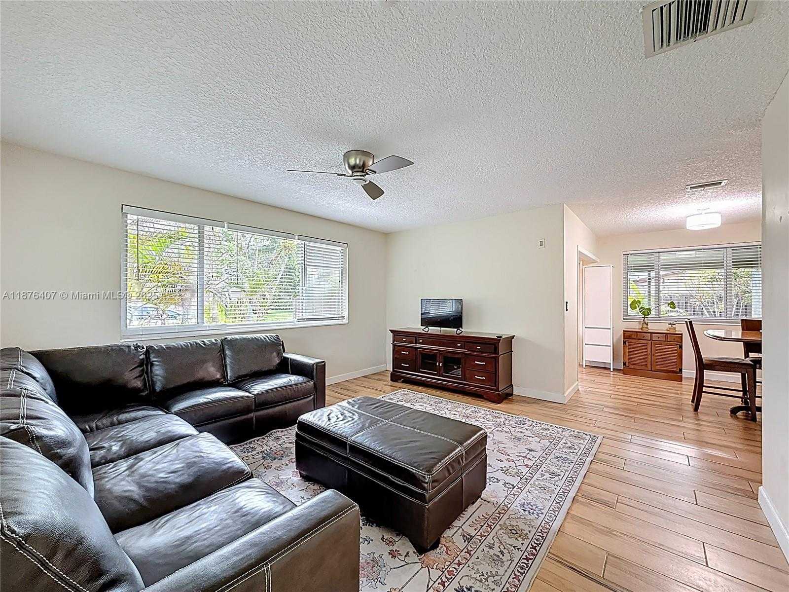 Small Image of 1532 NORTH EAST 39TH ST, Oakland Park Number 13