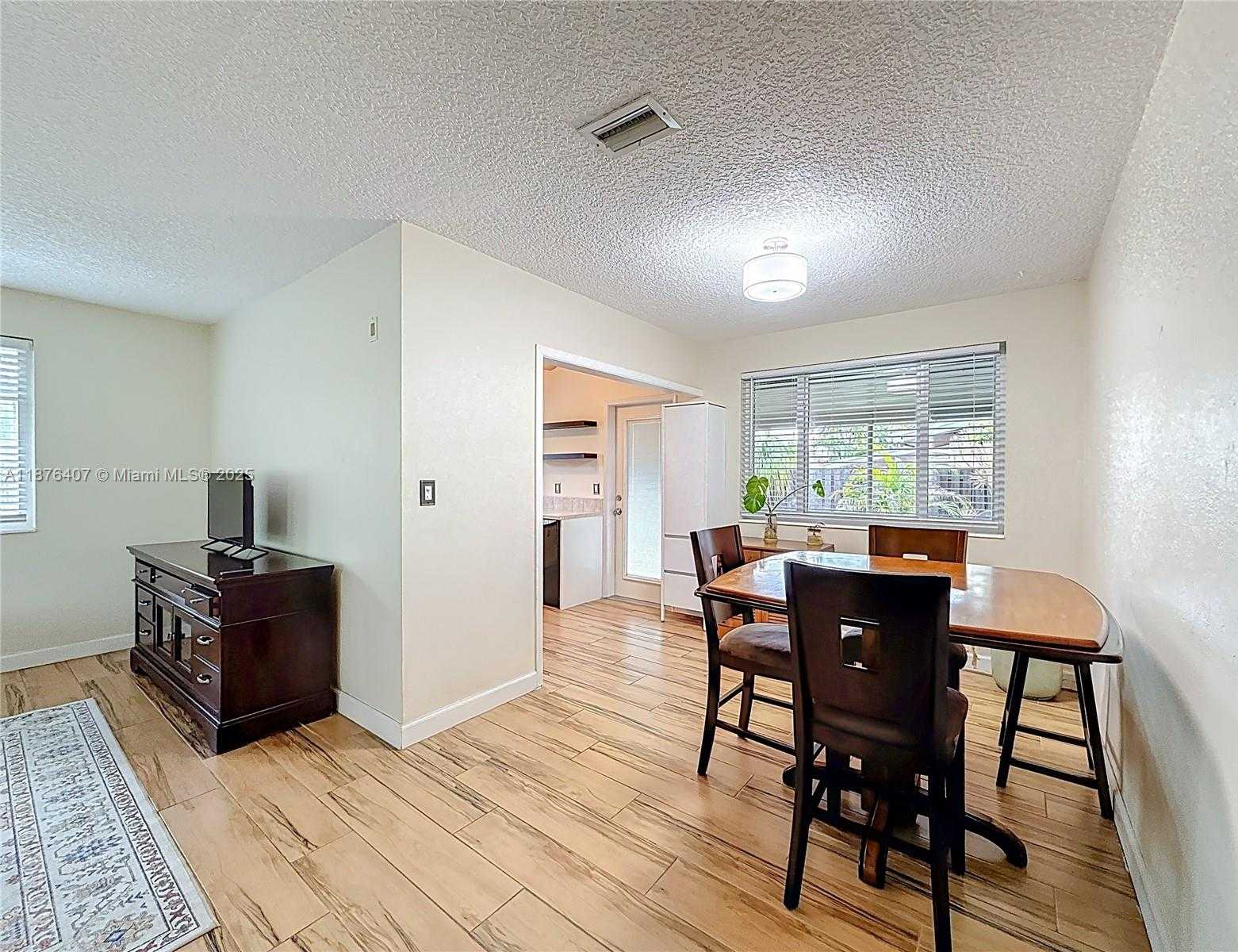 Small Image of 1532 NORTH EAST 39TH ST, Oakland Park Number 17