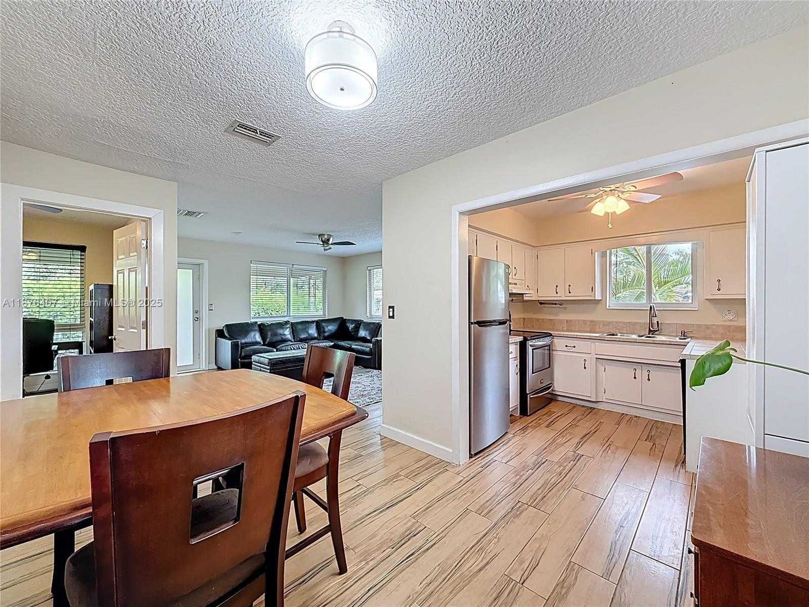 Small Image of 1532 NORTH EAST 39TH ST, Oakland Park Number 19