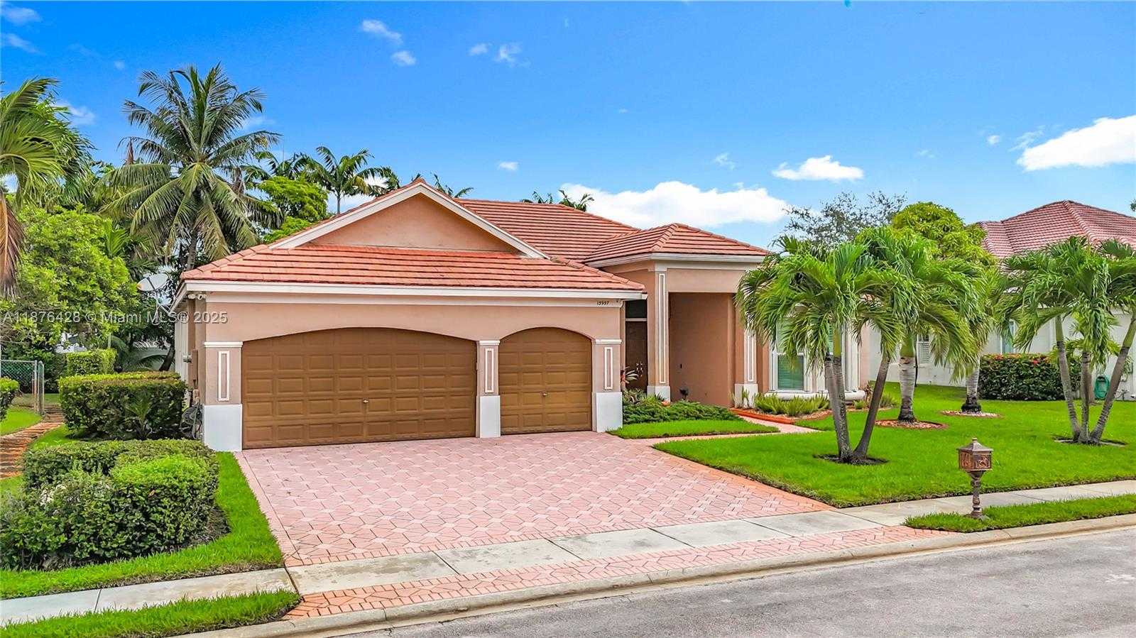 Small Image of 15957 SOUTH WEST 14TH ST, Pembroke Pines Number 11