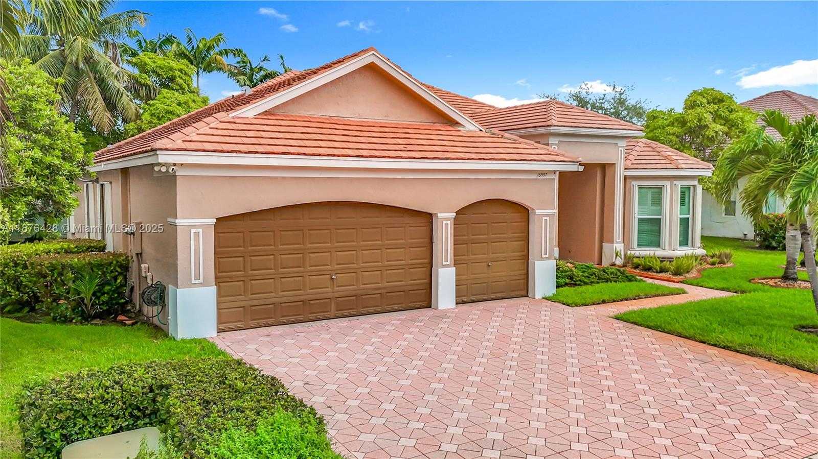 Small Image of 15957 SOUTH WEST 14TH ST, Pembroke Pines Number 12