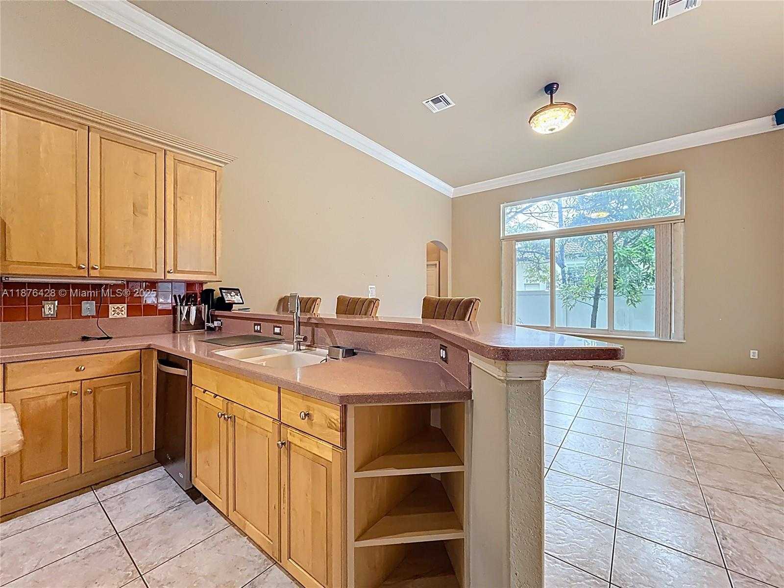 Small Image of 15957 SOUTH WEST 14TH ST, Pembroke Pines Number 35