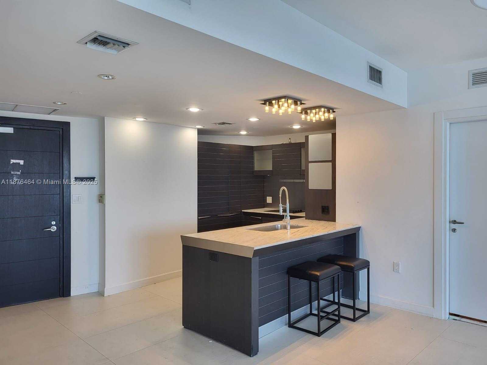 Small Image of 200 BISCAYNE BOULEVARD WAY #4203, Miami Number 12