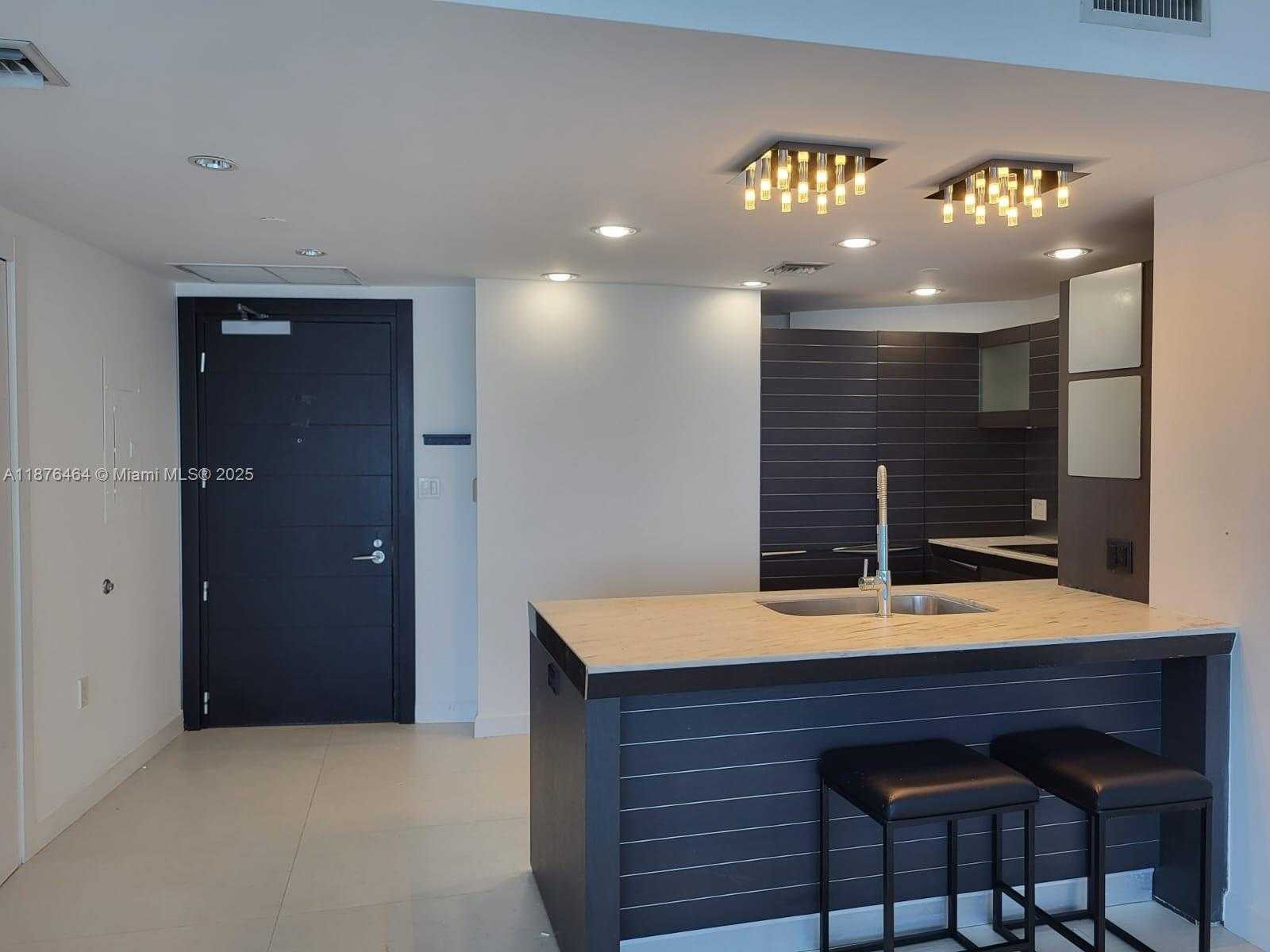 Small Image of 200 BISCAYNE BOULEVARD WAY #4203, Miami Number 3