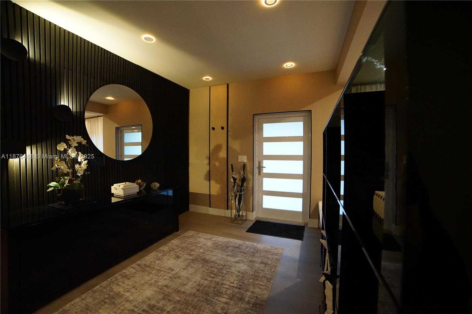 Small Image of 7700 COQUINA DR, North Bay Village Number 3