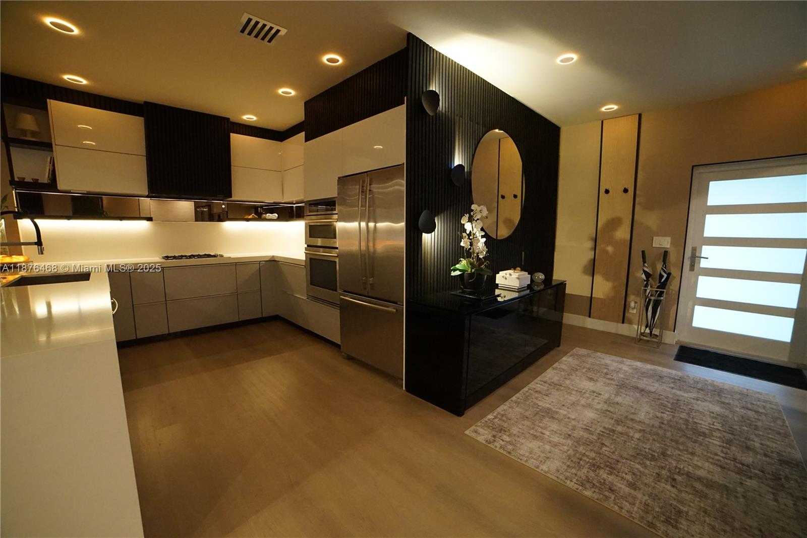 Small Image of 7700 COQUINA DR, North Bay Village Number 4